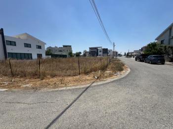GİRNE BOĞAZ'DA ANA YOLA YAKIN  İKİ KAT KONUT İZİNLİ KÖŞE ARSA 