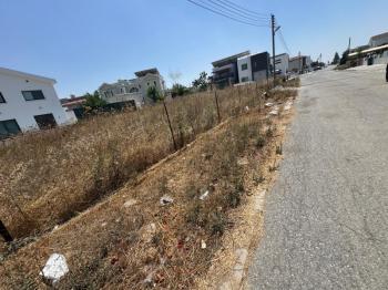 GİRNE BOĞAZ'DA ANA YOLA YAKIN  İKİ KAT KONUT İZİNLİ KÖŞE ARSA 