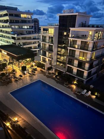 KKTC GİRNE MERKEZDE AKACAN ELEGANCE SİTESİNDE DENİZ HAVUZ VE DAĞ MANZARALI KOMPLE EŞYALI SATILIK 3+1 DAİRE