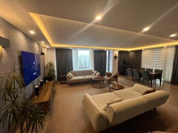 KKTC GİRNE MERKEZDE AKACAN ELEGANCE SİTESİNDE DENİZ HAVUZ VE DAĞ MANZARALI KOMPLE EŞYALI SATILIK 3+1 DAİRE