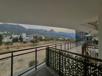 KKTC GİRNE MERKEZDE AKACAN ELEGANCE SİTESİNDE DENİZ HAVUZ VE DAĞ MANZARALI KOMPLE EŞYALI SATILIK 3+1 DAİRE