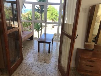 Girne Karşıyaka 'da 548 m2 Alan İçerisinde Bulunan 2+1 SATILIK MÜSTAKİL EV