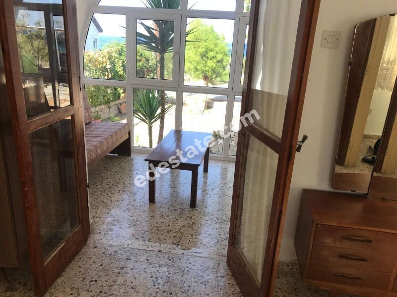Girne Karşıyaka 'da 548 m2 Alan İçerisinde Bulunan 2+1 SATILIK MÜSTAKİL EV
