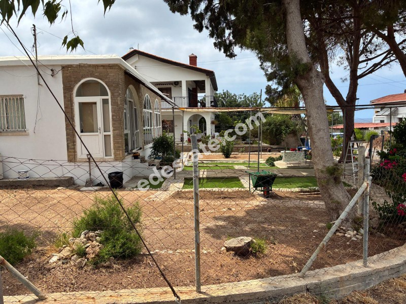 Girne Karşıyaka 'da 548 m2 Alan İçerisinde Bulunan 2+1 SATILIK MÜSTAKİL EV