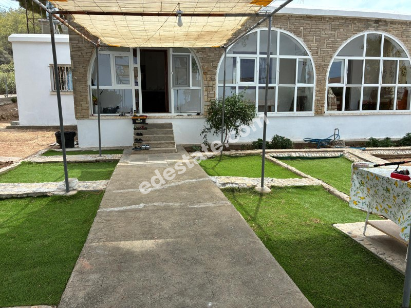 Girne Karşıyaka 'da 548 m2 Alan İçerisinde Bulunan 2+1 SATILIK MÜSTAKİL EV