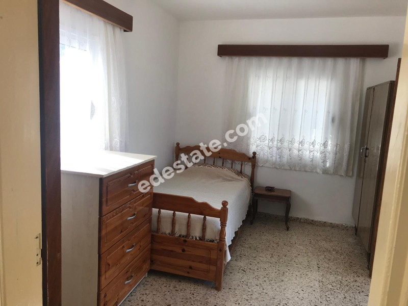 Girne Karşıyaka 'da 548 m2 Alan İçerisinde Bulunan 2+1 SATILIK MÜSTAKİL EV