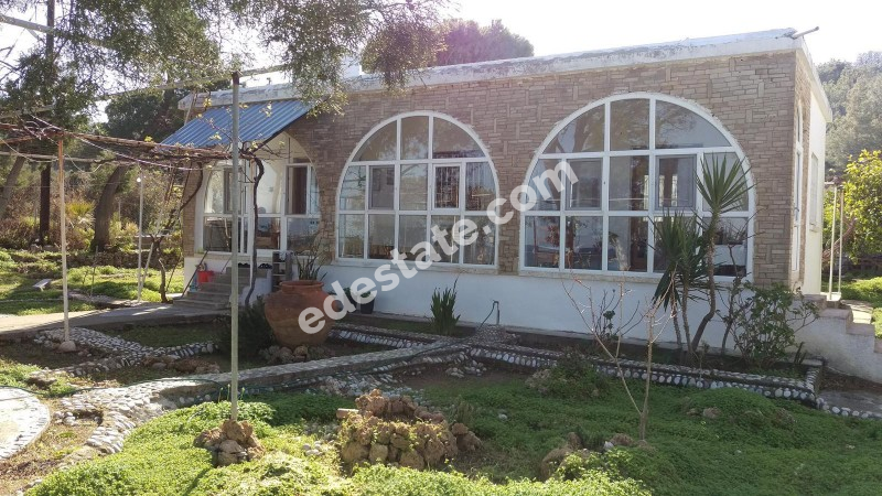 Girne Karşıyaka 'da 548 m2 Alan İçerisinde Bulunan 2+1 SATILIK MÜSTAKİL EV