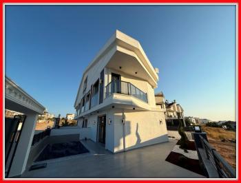 Didim'de 3+1 Havuzlu Otoparklı Teraslı Villa