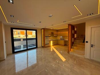 Didim'de 3+1 Havuzlu Otoparklı Teraslı Villa