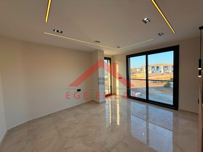 Didim'de 3+1 Havuzlu Otoparklı Teraslı Villa