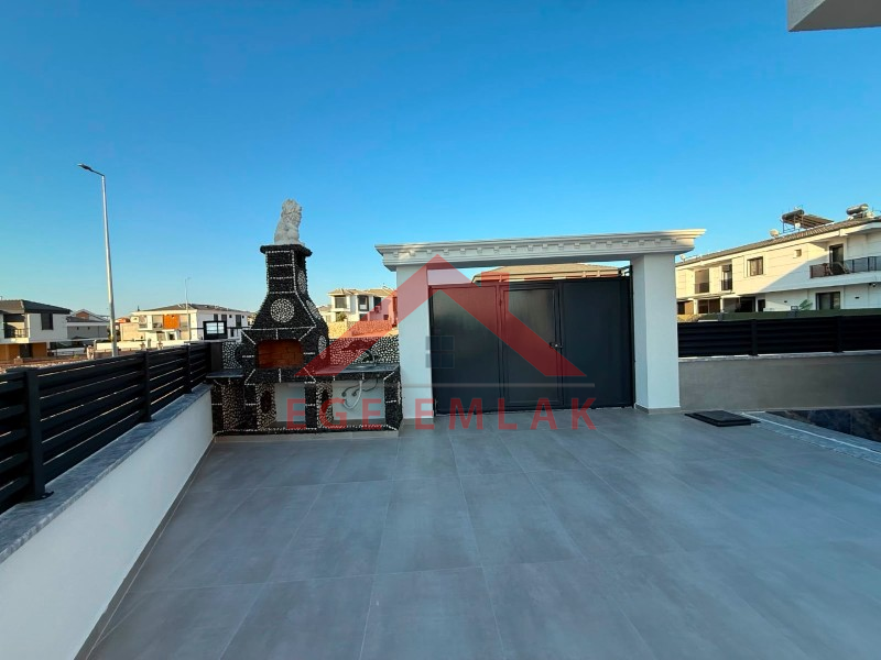 Didim'de 3+1 Havuzlu Otoparklı Teraslı Villa