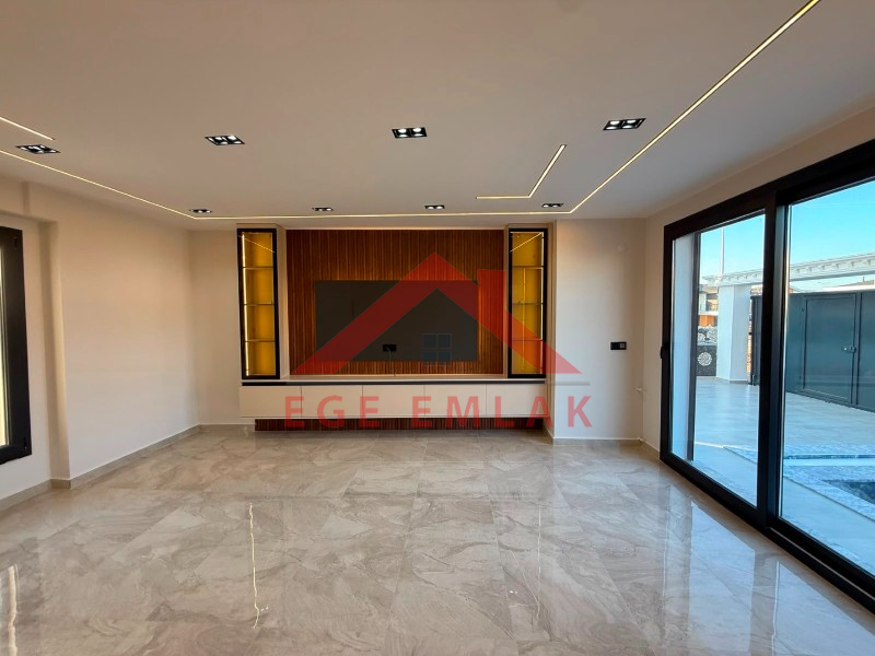 Didim'de 3+1 Havuzlu Otoparklı Teraslı Villa