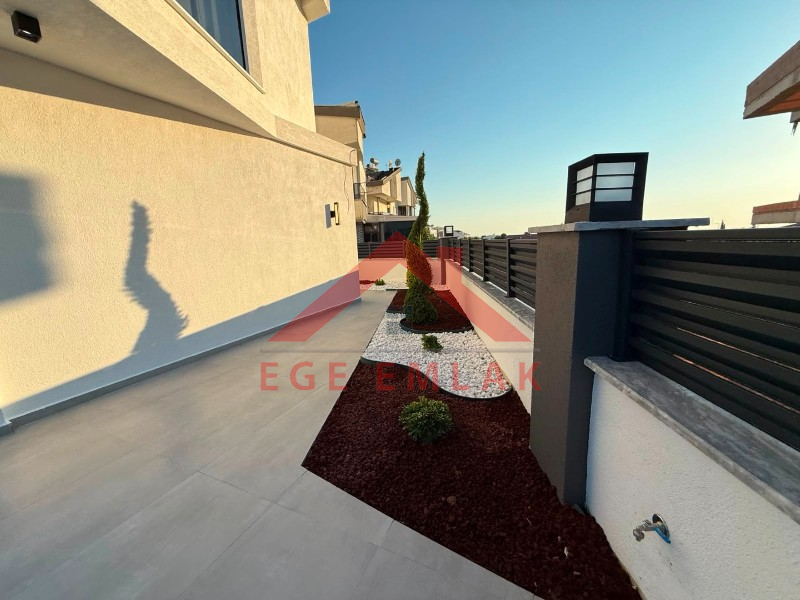 Didim'de 3+1 Havuzlu Otoparklı Teraslı Villa