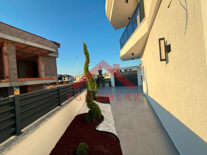 Didim'de 3+1 Havuzlu Otoparklı Teraslı Villa