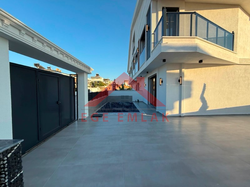Didim'de 3+1 Havuzlu Otoparklı Teraslı Villa
