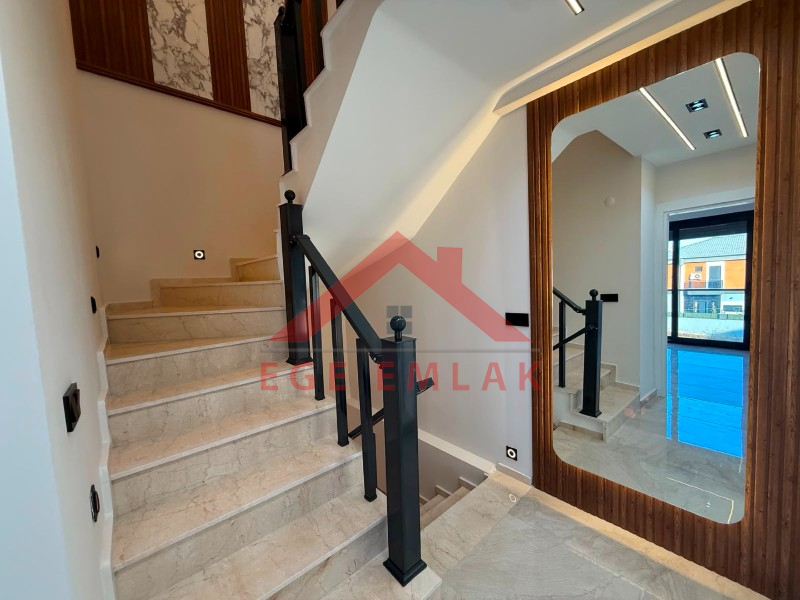 Didim'de 3+1 Havuzlu Otoparklı Teraslı Villa
