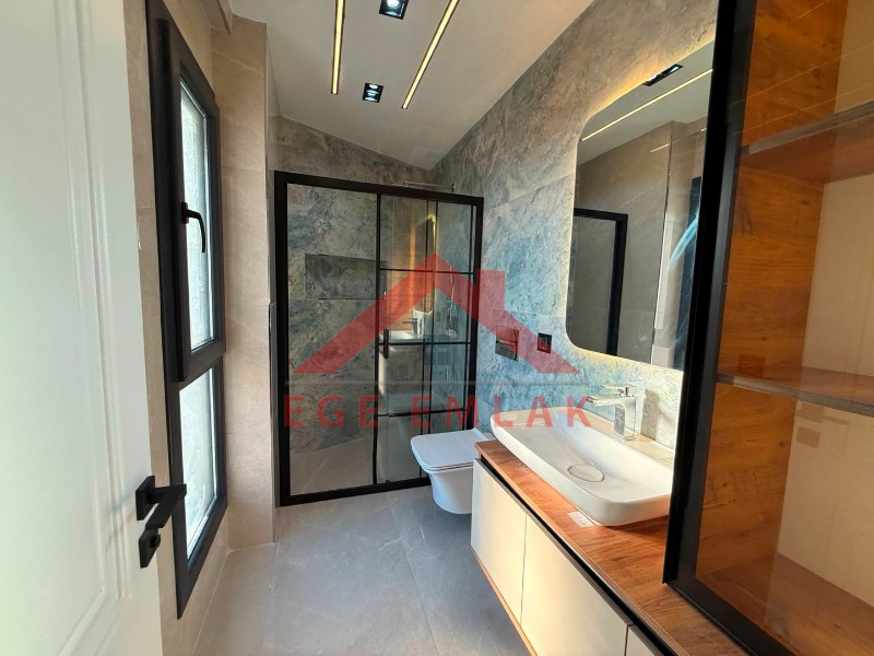 Didim'de 3+1 Havuzlu Otoparklı Teraslı Villa
