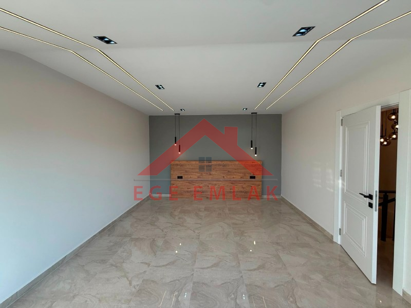 Didim'de 3+1 Havuzlu Otoparklı Teraslı Villa
