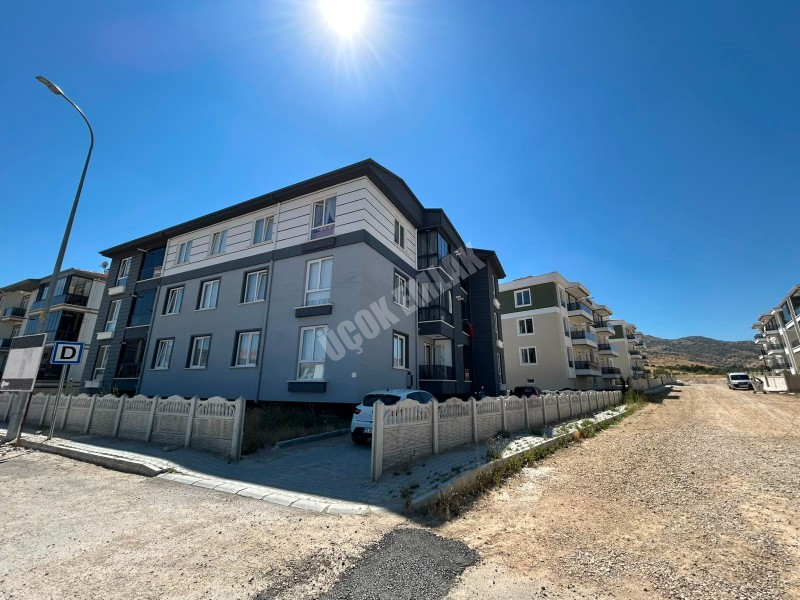 AFYON ÜÇOK EMLAKTAN KANLICA MAH SATILIK SIFIR 3+1 LÜX 1 KAT DAİRE