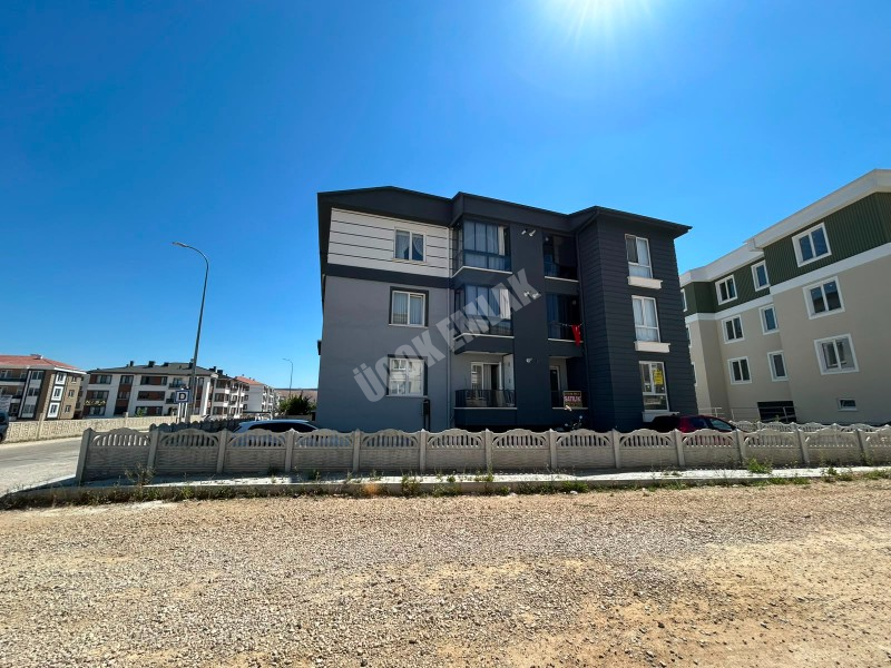 AFYON ÜÇOK EMLAKTAN KANLICA MAH SATILIK SIFIR 3+1 LÜX 1 KAT DAİRE