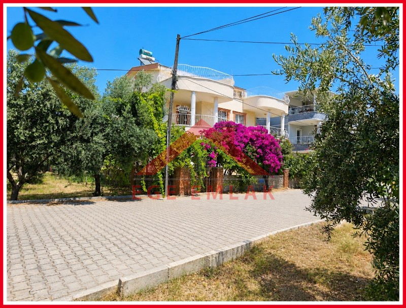 Didim Altınkum’da Satılık Bahçeli 3+1 Tripleks Villa - Denize Yakın