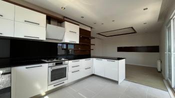 Elmas'tan Merkez'de Peyzajını Panoramik Seyredeceğiniz Geniş 4+1