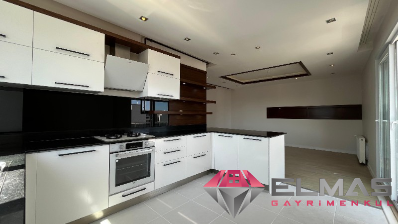 Elmas'tan Merkez'de Peyzajını Panoramik Seyredeceğiniz Geniş 4+1