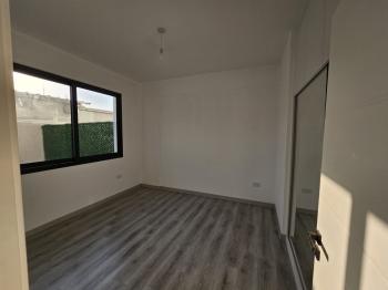 KKTC GİRNE ALSANCAKTA SİTE İÇERİSİNDE ANAYOLA VE DENİZE YAKIN SATILIK YENİ 2+1 DAİRELER