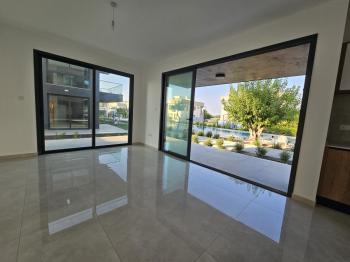 KKTC GİRNE ALSANCAKTA SİTE İÇERİSİNDE ANAYOLA VE DENİZE YAKIN SATILIK YENİ 2+1 DAİRELER