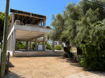 Girne Karaoğlanoğlunda Satılık Modern Tasarımlı 4+1 Villa