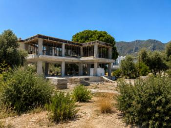 Girne Karaoğlanoğlunda Satılık Modern Tasarımlı 4+1 Villa