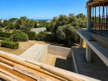 Girne Karaoğlanoğlunda Satılık Modern Tasarımlı 4+1 Villa