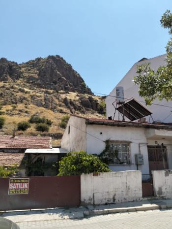 * AFYON ÜÇOK EMLAKTAN KAYADİBİ MAH 306M² SATILIK ARSA *