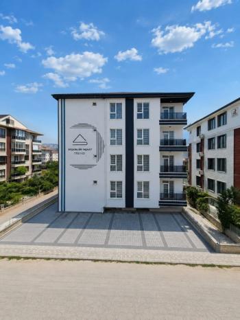 * AFYON ÜÇOK EMLAKTAN UYDUKENT SELÇUKLU MAH 2+1 80M² TEMİZ BAKIMLI SATILIK DAİRE *