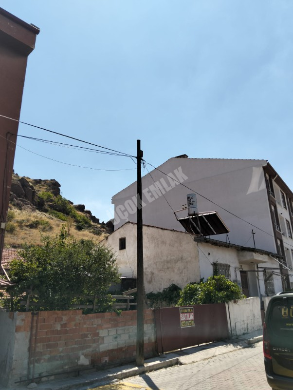 * AFYON ÜÇOK EMLAKTAN KAYADİBİ MAH 306M² SATILIK ARSA *