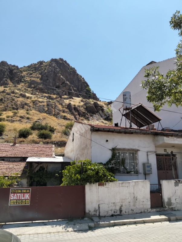 * AFYON ÜÇOK EMLAKTAN KAYADİBİ MAH 306M² SATILIK ARSA *