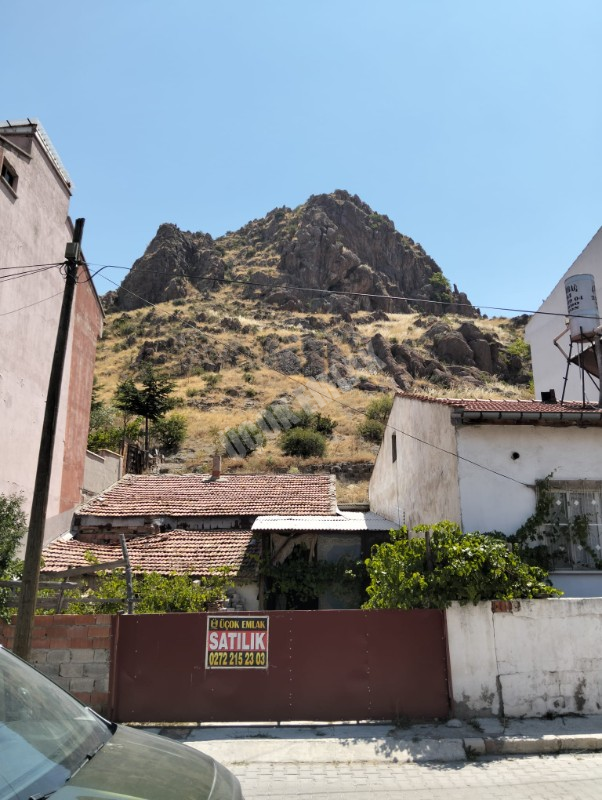 * AFYON ÜÇOK EMLAKTAN KAYADİBİ MAH 306M² SATILIK ARSA *