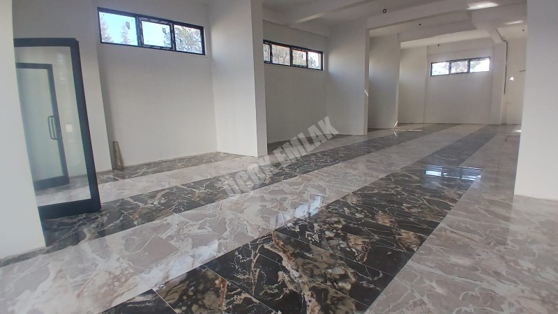 * AFYON ÜÇOK EMLAKTAN GÜVENEVLER MAH 180M² İŞLEK CADDE ÜZERİ SIFIR KİRALIK DÜKKAN *