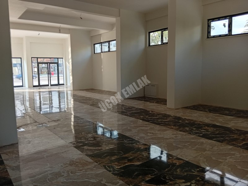 * AFYON ÜÇOK EMLAKTAN GÜVENEVLER MAH 180M² İŞLEK CADDE ÜZERİ SIFIR KİRALIK DÜKKAN *