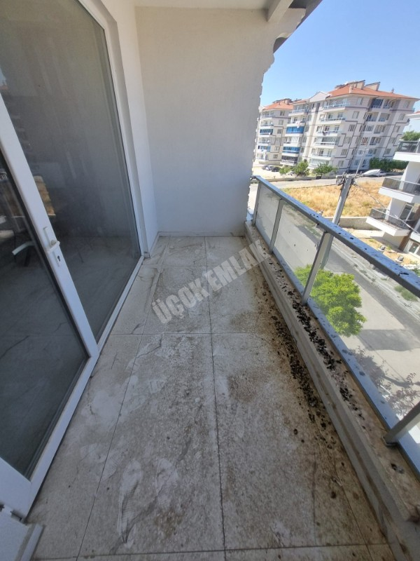 * AFYON ÜÇOK EMLAKTAN YENİCE MAH 120M² 3+1 TEMİZ BAKIMLI SİTE İÇERİSİNDE SATILIK DAİRE *