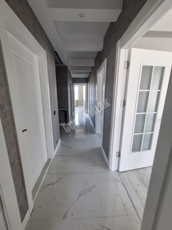 * AFYON ÜÇOK EMLAKTAN YENİCE MAH 120M² 3+1 TEMİZ BAKIMLI SİTE İÇERİSİNDE SATILIK DAİRE *
