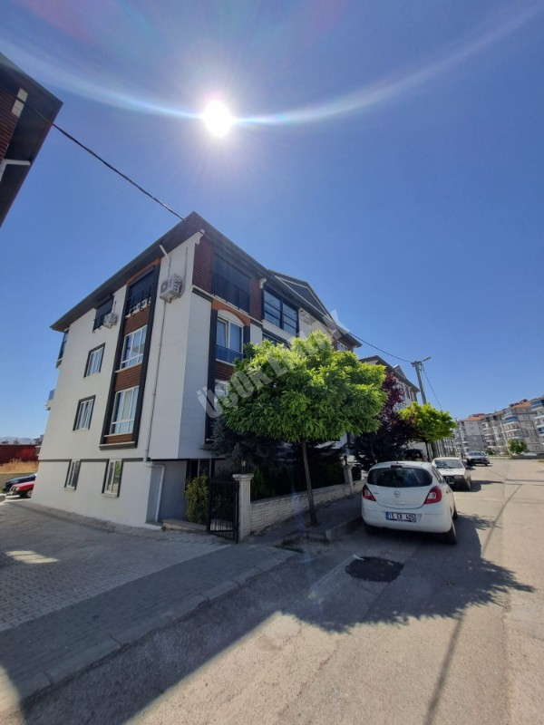 * AFYON ÜÇOK EMLAKTAN YENİCE MAH 120M² 3+1 TEMİZ BAKIMLI SİTE İÇERİSİNDE SATILIK DAİRE *