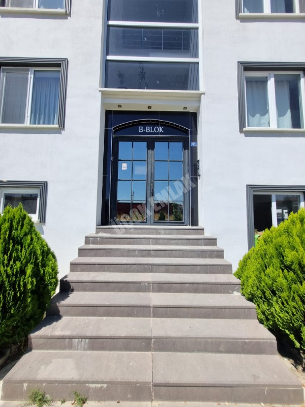* AFYON ÜÇOK EMLAKTAN YENİCE MAH 120M² 3+1 TEMİZ BAKIMLI SİTE İÇERİSİNDE SATILIK DAİRE *
