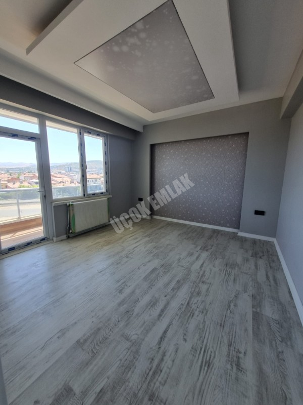 * AFYON ÜÇOK EMLAKTAN YENİCE MAH 120M² 3+1 TEMİZ BAKIMLI SİTE İÇERİSİNDE SATILIK DAİRE *