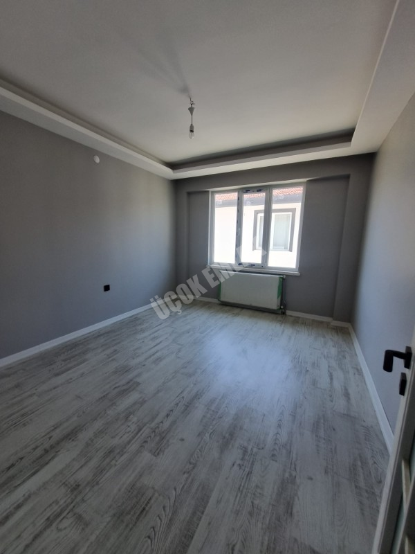 * AFYON ÜÇOK EMLAKTAN YENİCE MAH 120M² 3+1 TEMİZ BAKIMLI SİTE İÇERİSİNDE SATILIK DAİRE *