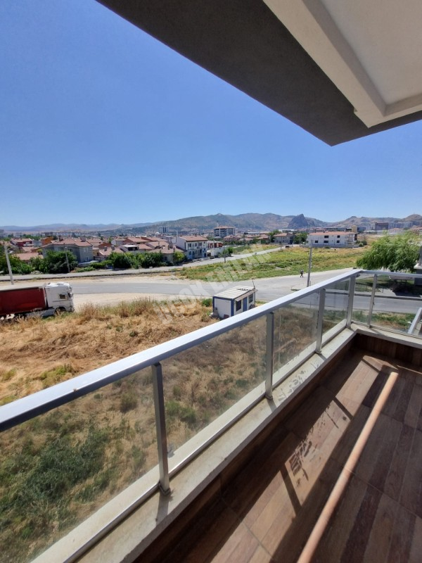 * AFYON ÜÇOK EMLAKTAN YENİCE MAH 120M² 3+1 TEMİZ BAKIMLI SİTE İÇERİSİNDE SATILIK DAİRE *