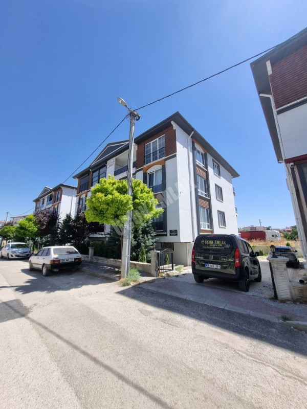 * AFYON ÜÇOK EMLAKTAN YENİCE MAH 120M² 3+1 TEMİZ BAKIMLI SİTE İÇERİSİNDE SATILIK DAİRE *