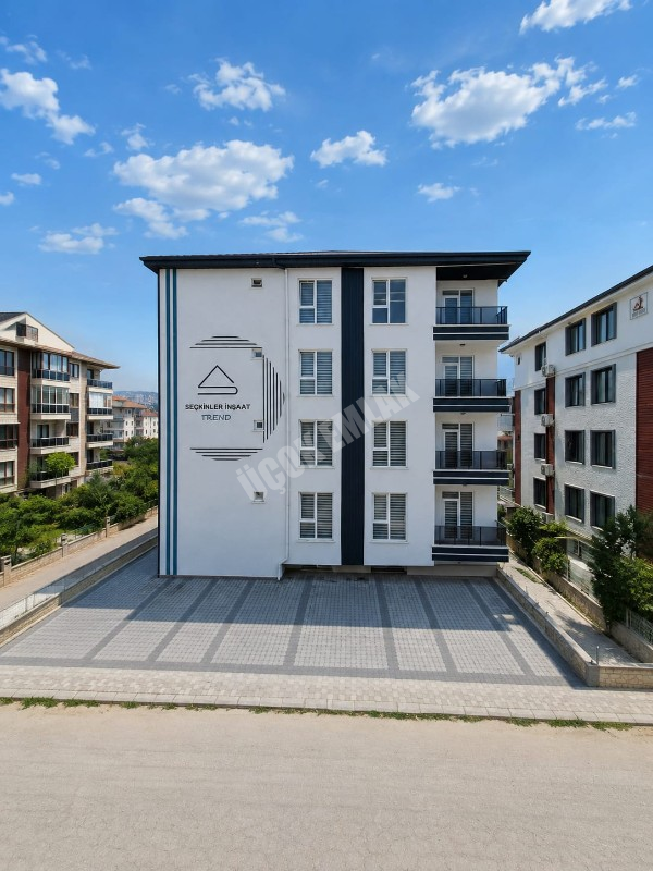 * AFYON ÜÇOK EMLAKTAN UYDUKENT SELÇUKLU MAH 2+1 80M² TEMİZ BAKIMLI SATILIK DAİRE *