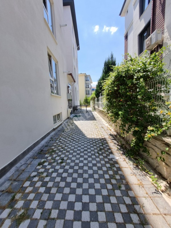 * AFYON ÜÇOK EMLAKTAN UYDUKENT SELÇUKLU MAH 2+1 80M² TEMİZ BAKIMLI SATILIK DAİRE *