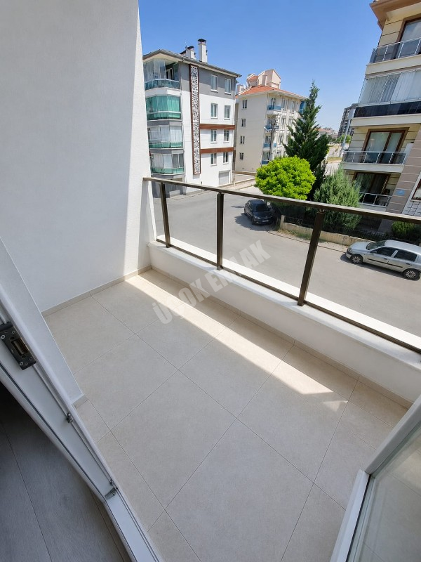 * AFYON ÜÇOK EMLAKTAN UYDUKENT SELÇUKLU MAH 2+1 80M² TEMİZ BAKIMLI SATILIK DAİRE *